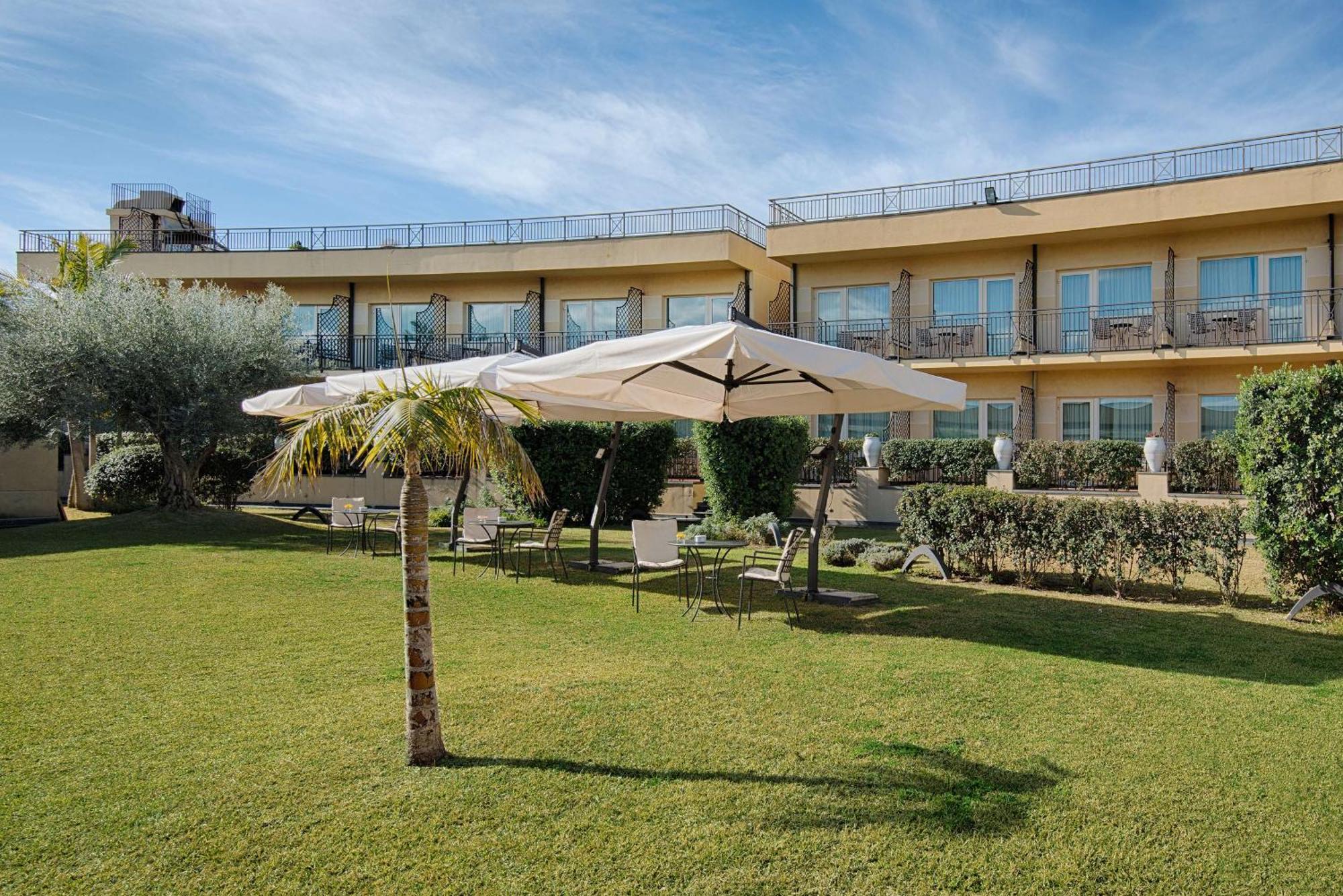 Nh Catania Parco Degli Aragonesi Hotel Exterior foto