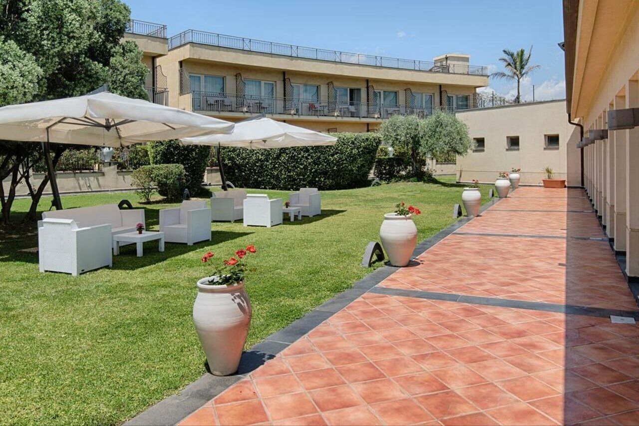Nh Catania Parco Degli Aragonesi Hotel Exterior foto
